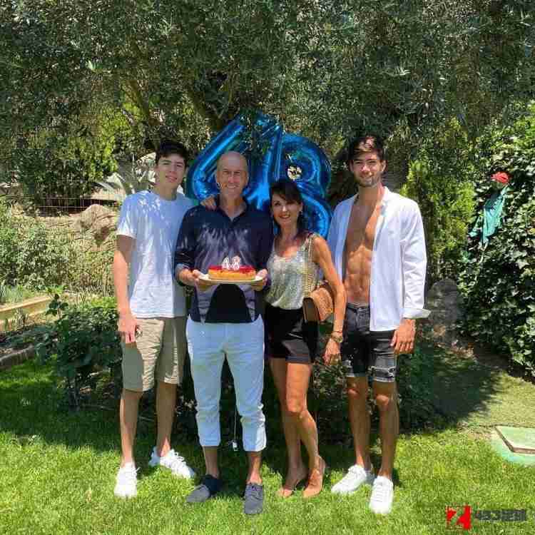 齐达内晒与家人庆生相片：牵挂卢卡和恩佐