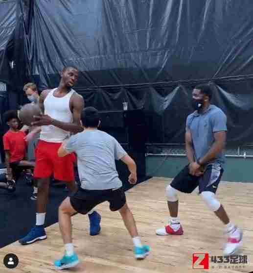 维金斯,NBA训练师今日晒出了勇士前锋维金斯在洛杉矶训练的视频
