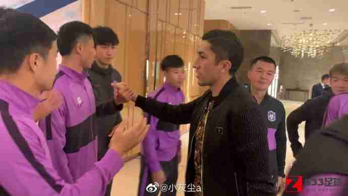 泰达全队送行艾哈，艾哈：我的心里会跟咱们在一起