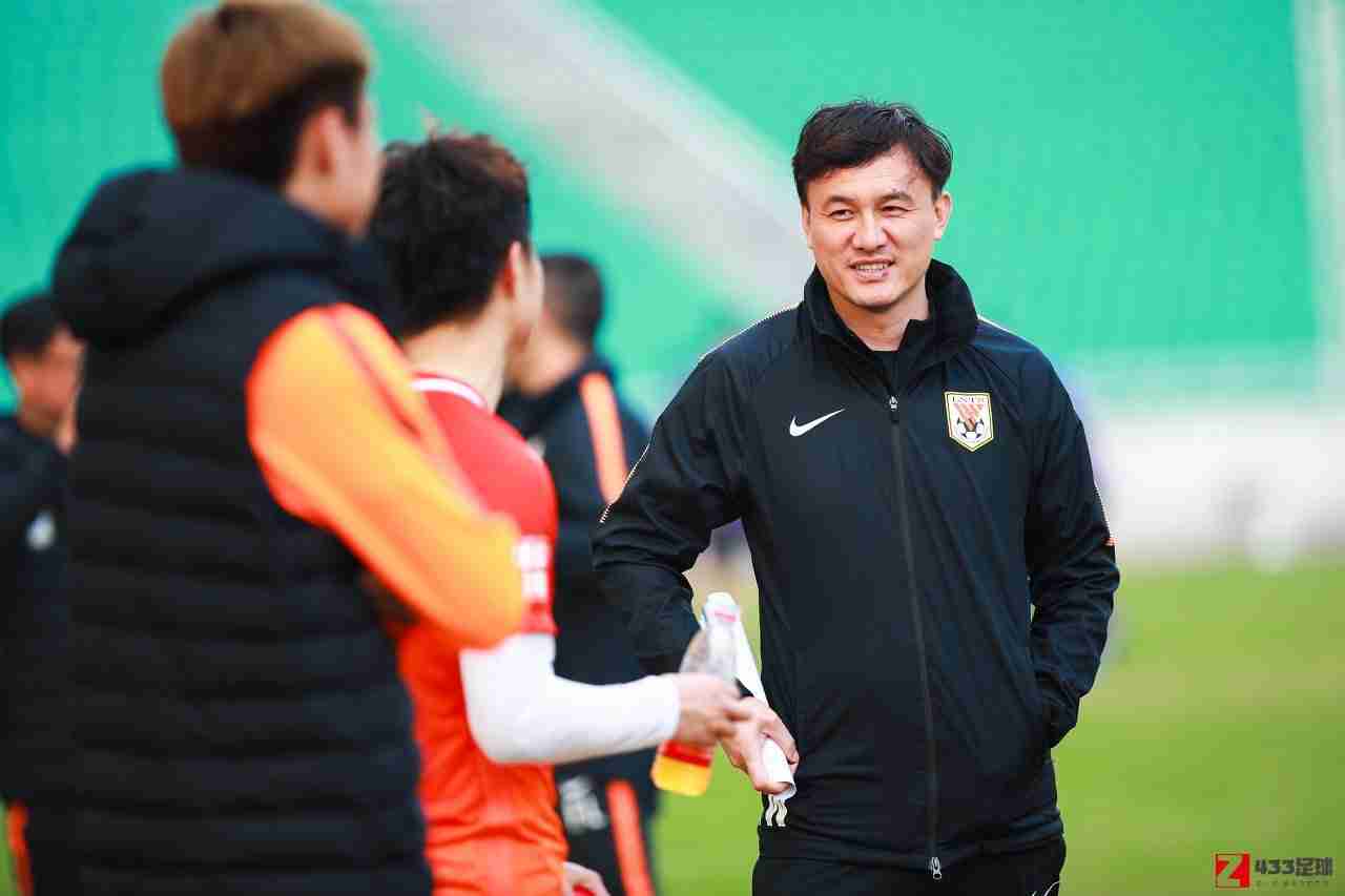 记者：郝伟将持续担任鲁能主帅，韩鹏&周海边或许成为助教人选