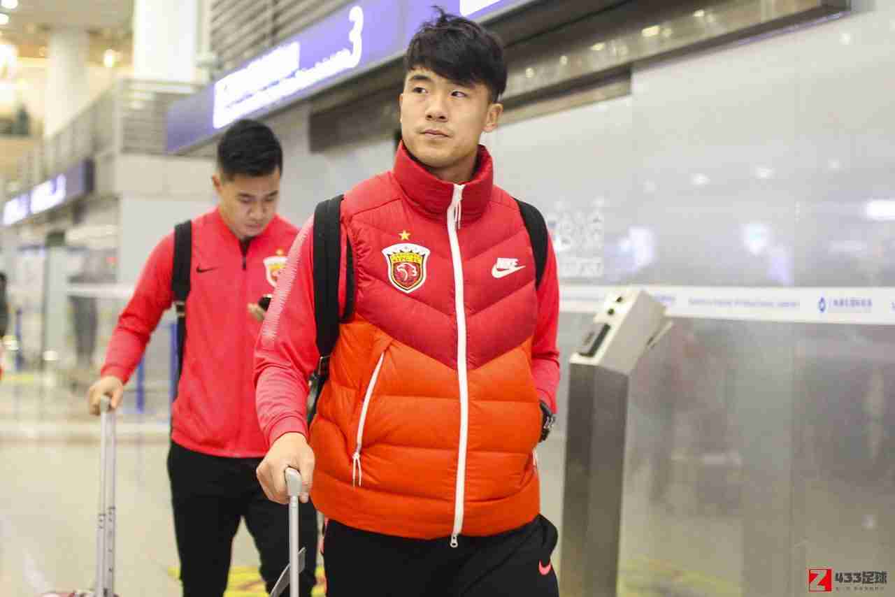 记者袁野：石柯与上港的合同到期且没有续约，富力可能会引入他