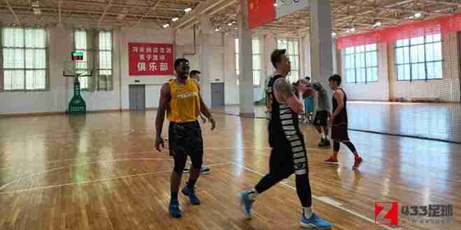 前火箭球员迈克-哈里斯加盟河南男篮