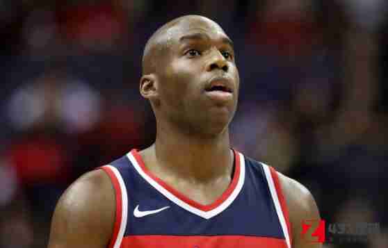 Woj：雄鹿今日将裁掉后卫约迪-米克斯