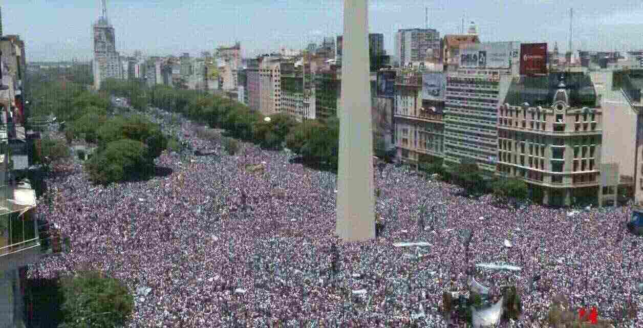阿根廷,世界杯,约有400万阿根廷球迷参加了在布宜诺斯艾利斯的夺冠游行