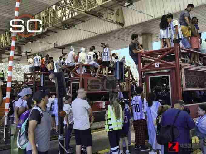阿根廷,世界杯,约有400万阿根廷球迷参加了在布宜诺斯艾利斯的夺冠游行