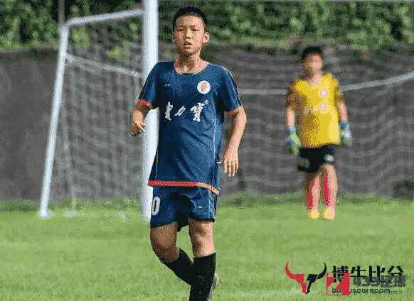 郑智儿子,郑智,郑智儿子从小就对足球感兴趣，6岁开始接受训练