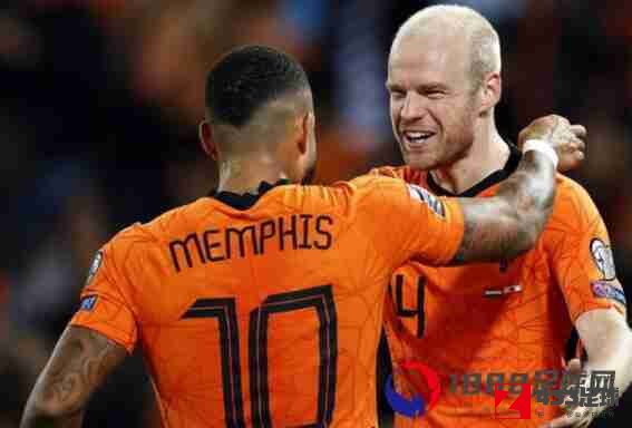 荷兰队,德国队,荷兰3 0德国,荷兰3-0轻取德国，德佩射门击中横梁